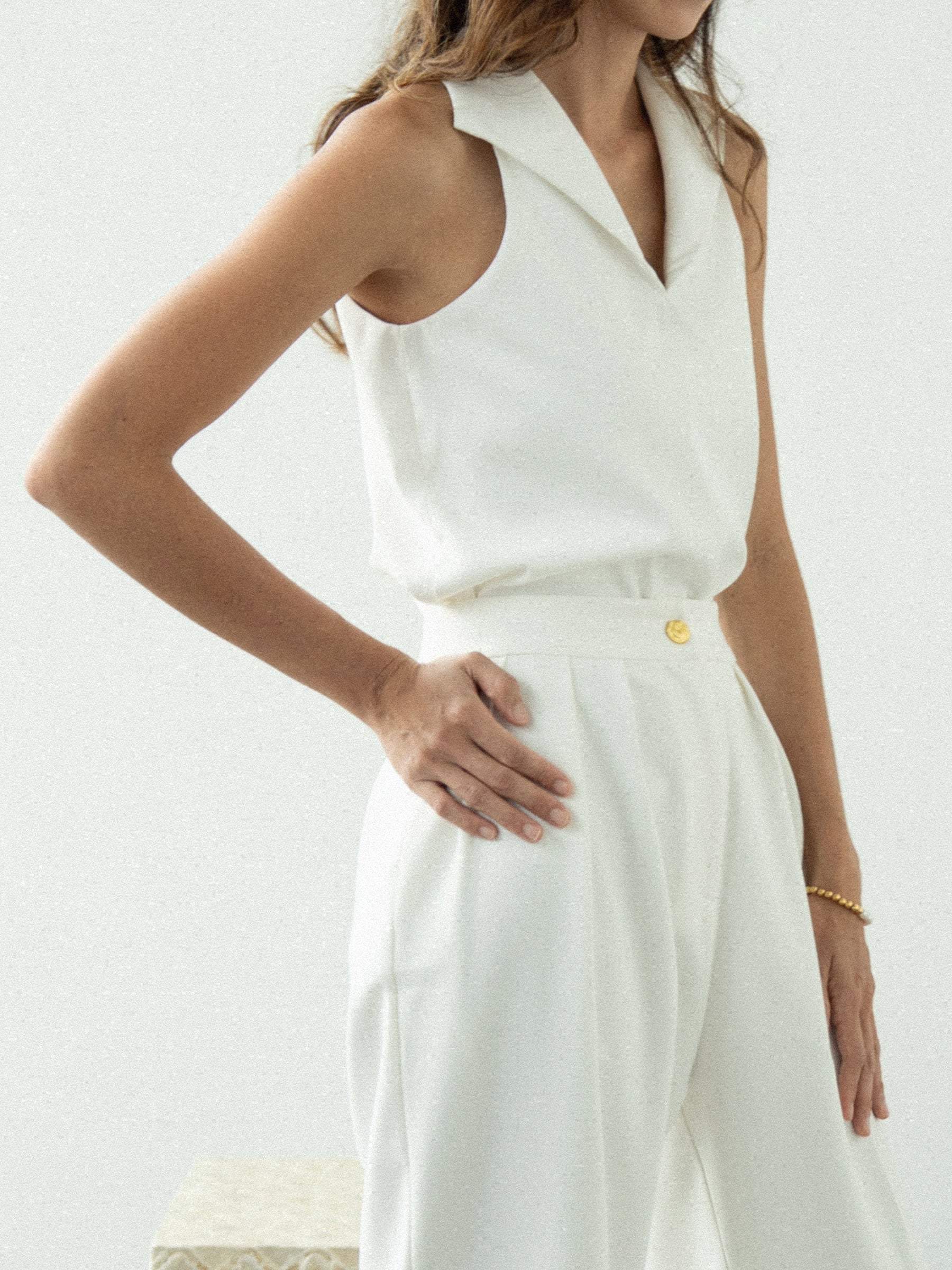 Confident | Collared Sleeveless White Top