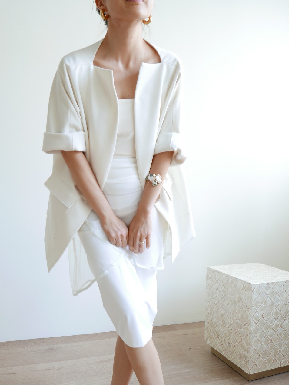 Women's ivory multi-functional blazer jacket with front pockets