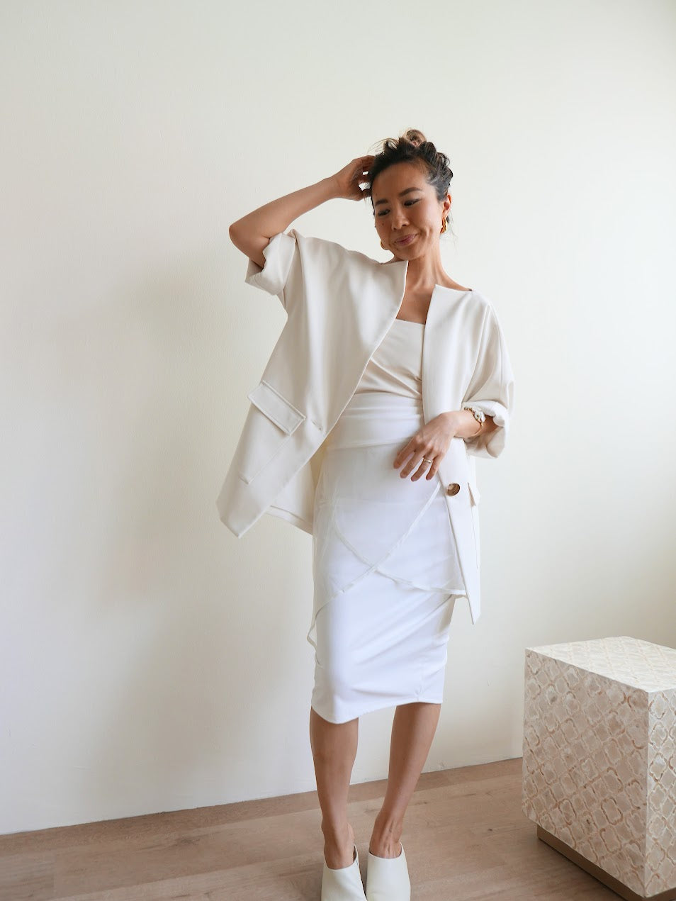 Women's ivory multi-functional blazer jacket with front pockets