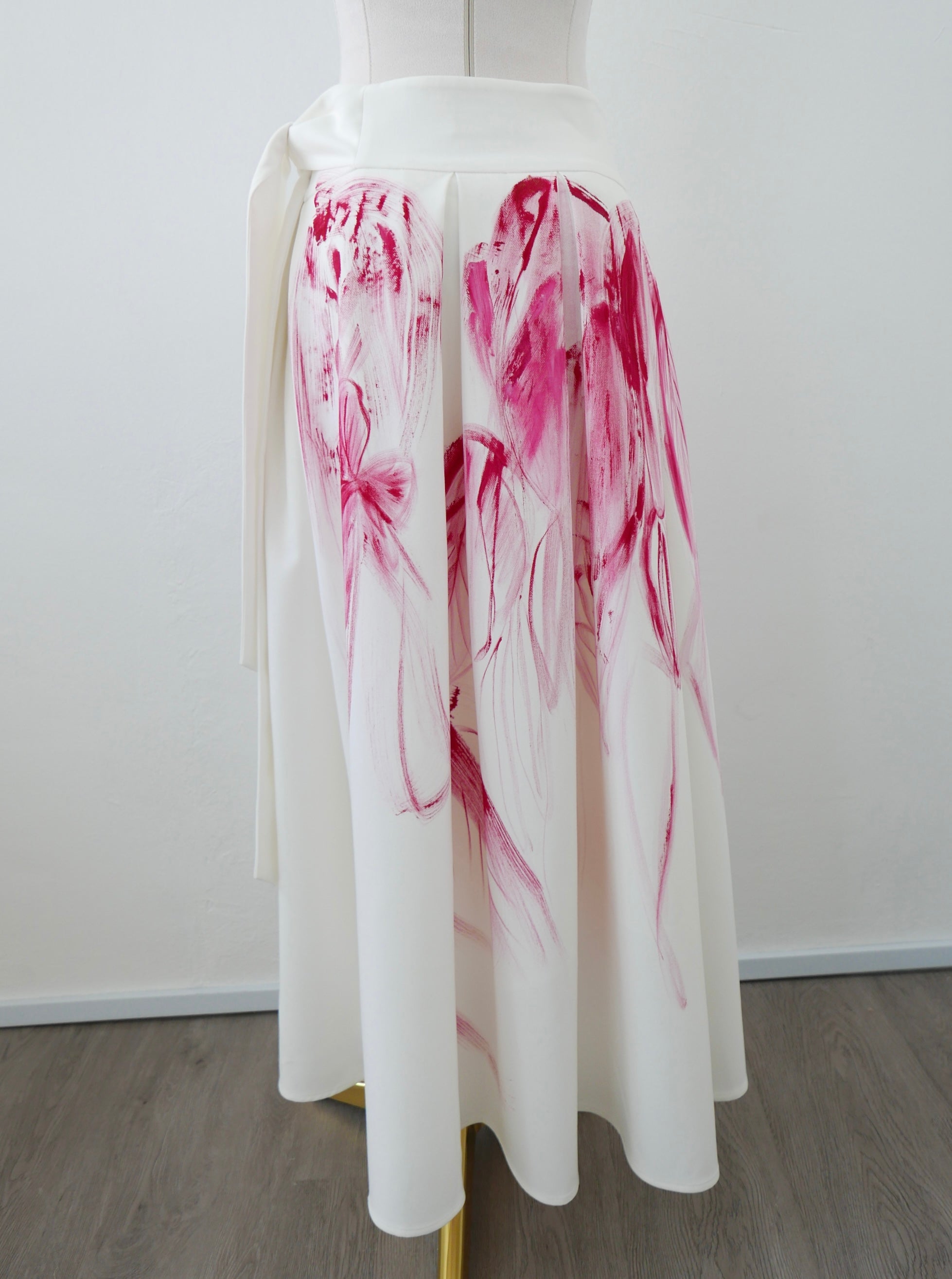 Painted Flow In Light Skirt | S