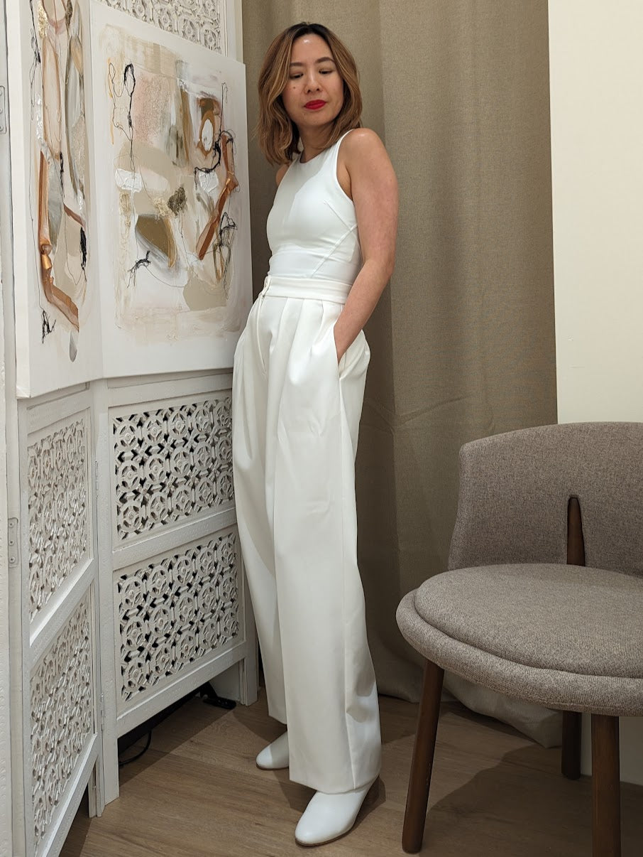 Women's U-shaped neckline activewear padded top in white colour