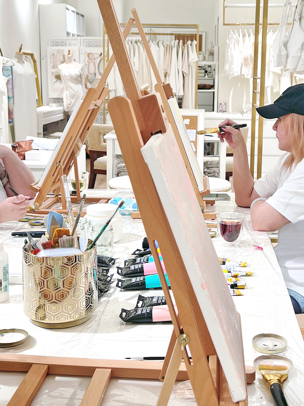 Creative art experience - abstract acrylic painting on canvas, at the Hadasity studio store