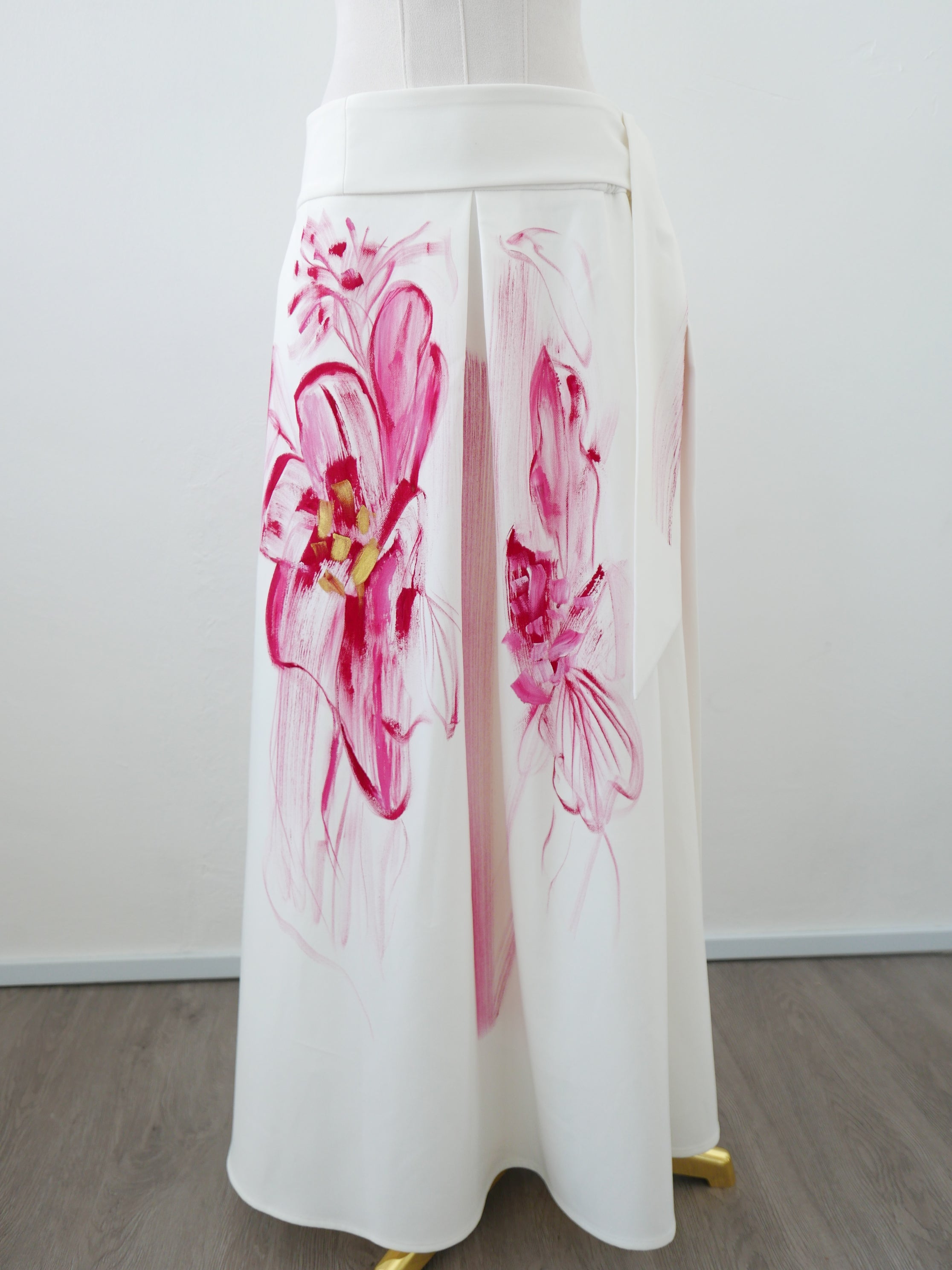 Painted Flow In Light Skirt | L