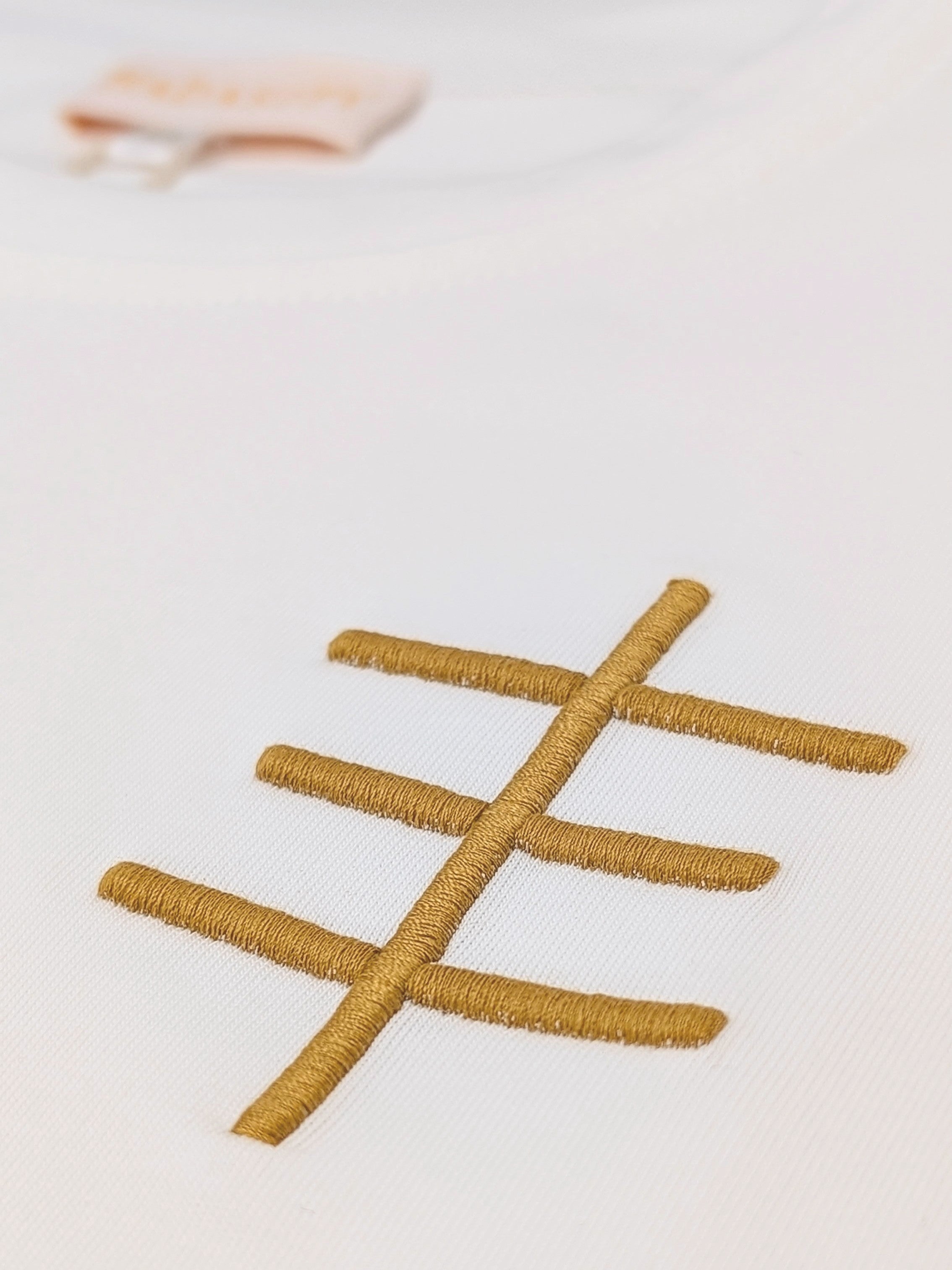 丰 Feng | Everyday White Tee With Embroidery Detail